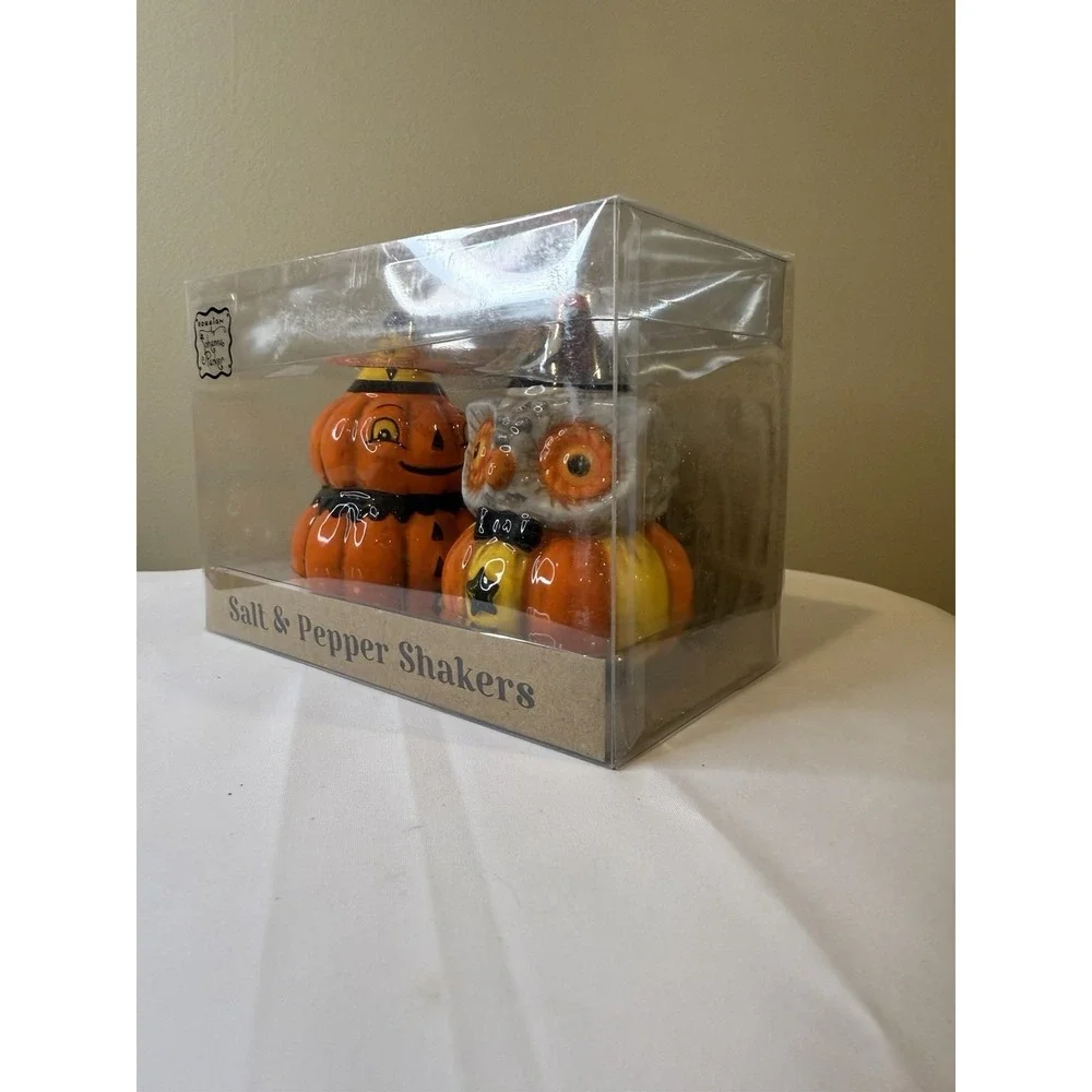 Johanna Parker Retro Pumpkin‎ Owl Fall Halloween Ceramic Salt & Pepper Shakers